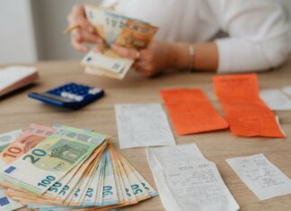 Bolletta della luce più cara del 37%: chi rischia di pagare di più e come scoprirlo Bollette