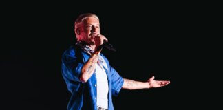 Il rapper Macklemore torna sul palco dopo l’addio al tour di Ed Sheeran: “Dico Palestina libera”