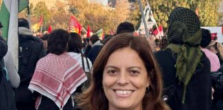Ilaria Salis in piazza a Milano: “Il terrorismo mediatico non ci ferma”