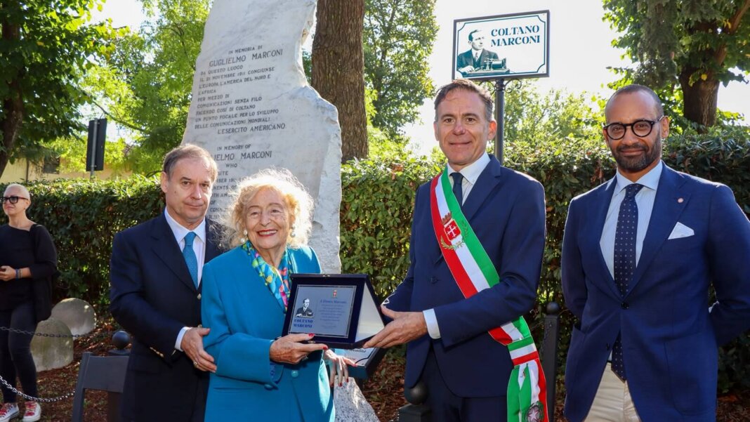 Intitolazione Coltano Marconi consegna targa