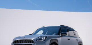 MINI celebra 25 anni in Italia, oltre 480mila vetture consegnate dal 2001