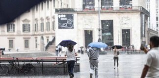 Meteo, piogge e maltempo nel weekend: si abbassano le temperature