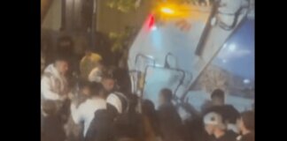 Napoli, 50enne pestato da branco ragazzini e investito da camion rifiuti: rischia amputazione gamba – IL VIDEO