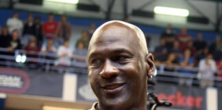 Nba, la canotta indossata da Jordan in Gara-3 delle Finals ’98 venduta all’asta per 12,3 milioni