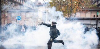 Nuove proteste oggi in Francia, l’allarme: “Manifestazioni ad alto rischio di violenza urbana”
