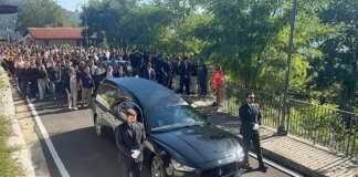 Operaio morto al Colosseo, folla ai funerali di Andrea Moretti: presente anche il ministro Giuli