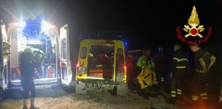 Si infortuna alla caviglia sulle montagne di Stazzema: lo recuperano Sast e vigili del fuoco