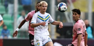 Una bella Carrarese spaventa la capolista ma cade 2-1: non basta il guizzo di Rubino Palermo Carrarese