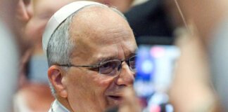 Papa: “Mi hanno trovato un nodulo circoscritto al polmone, mi opero”