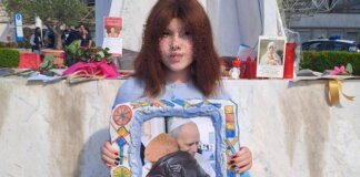 Papa, la gioia della 13enne Varvara per le dimissioni: “Ho avuto il cancro, vorrei restituirgli quell’abbraccio”