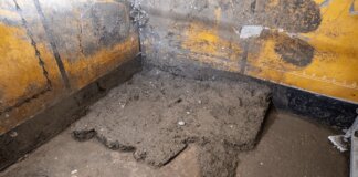 Pompei, scoperto l’armadio dei ricordi: all’interno trucco, monete e un’antica collana