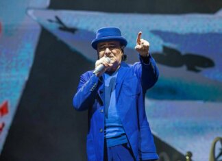 Renato Zero compie gli anni, l’annuncio di un nuovo progetto: “Mi sono regalato un’altra perla”
