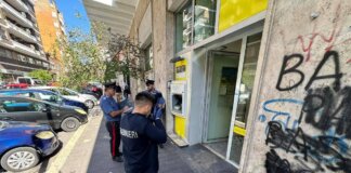 Roma, buco nel muro e maschere di Halloween: rapina da 100mila euro alle Poste della Garbatella