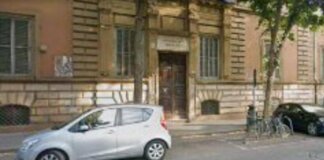 Roma, ‘lista stupri’ e una svastica nei bagni del liceo Righi
