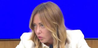 Scintille tra Meloni e giornalista su scontri ai cortei: “Credo nello Stato di diritto, difende la gente perbene”