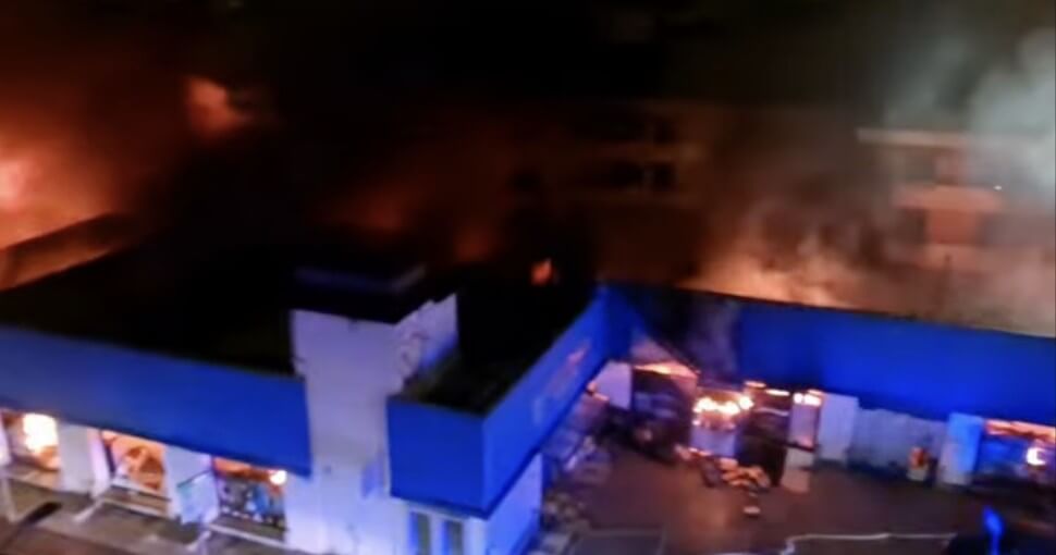 prato incendio in un market nella notte famiglie evacuate da Corrieretoscano.it prato incendio in un market nella notte famiglie evacuate