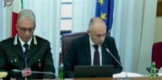 Morte David Rossi, Ris: “Ombre di una o più persone nel vicolo”. Vinci: “Pista porta a organizzazione criminale” Morte David Rossi, Ris: "Ombre di una o più persone nel vicolo". Vinci: "Pista porta a organizzazione criminale"