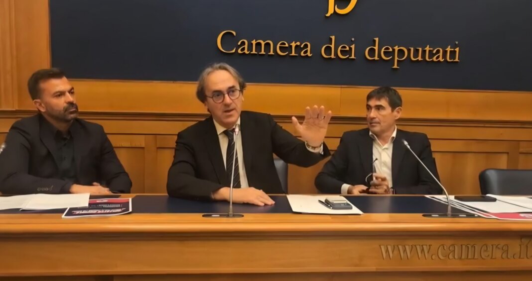 AVS lancia bolletta sociale, Fratoianni e Bonelli: 