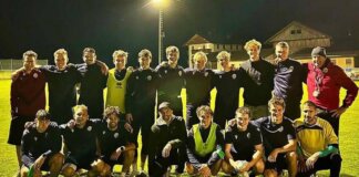 Sinner, ritorno a casa e visita alla squadra del paese (con foto di gruppo)