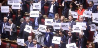 TOMORROW / Legge elettorale, opposizione all’attacco: lunedì i ricorsi alla Corte Costituzionale