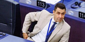 Ucraina, Vannacci contro Zelensky: “Ricatta l’Europa e vuole 70 miliardi”