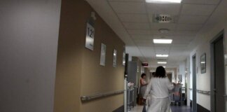 Violenza nei luoghi di lavoro sanitari, l’indagine: “Il 68% operatori ha assistito ad almeno un episodio, per 1 su 6 la svalutazione del lavoro è quotidiana”
