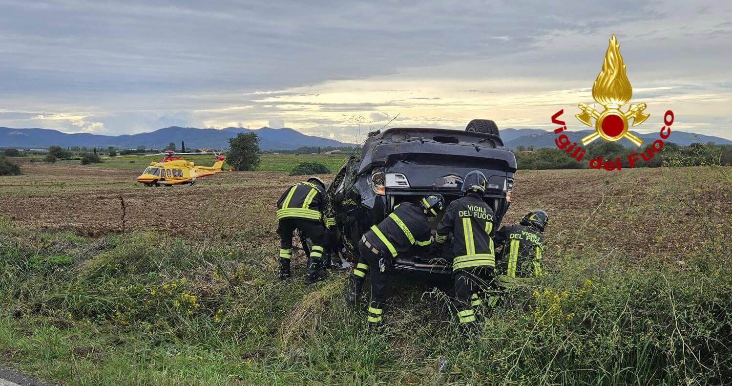 auto fuori strada e ribaltata a braccagni due bambini in elicottero al meyer ferita la madre da Corrieretoscano.it auto fuori strada e ribaltata a braccagni due bambini in elicottero al meyer ferita la madre
