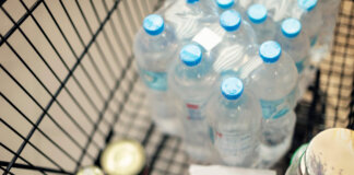 Batterio sospetto nelle bottiglie, ritirato un lotto di acqua minerale: il codice da controllare